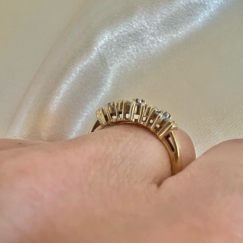 Vintage Solid 10k Natural Mined Diamond Flower Ring - Picture 7 of 8